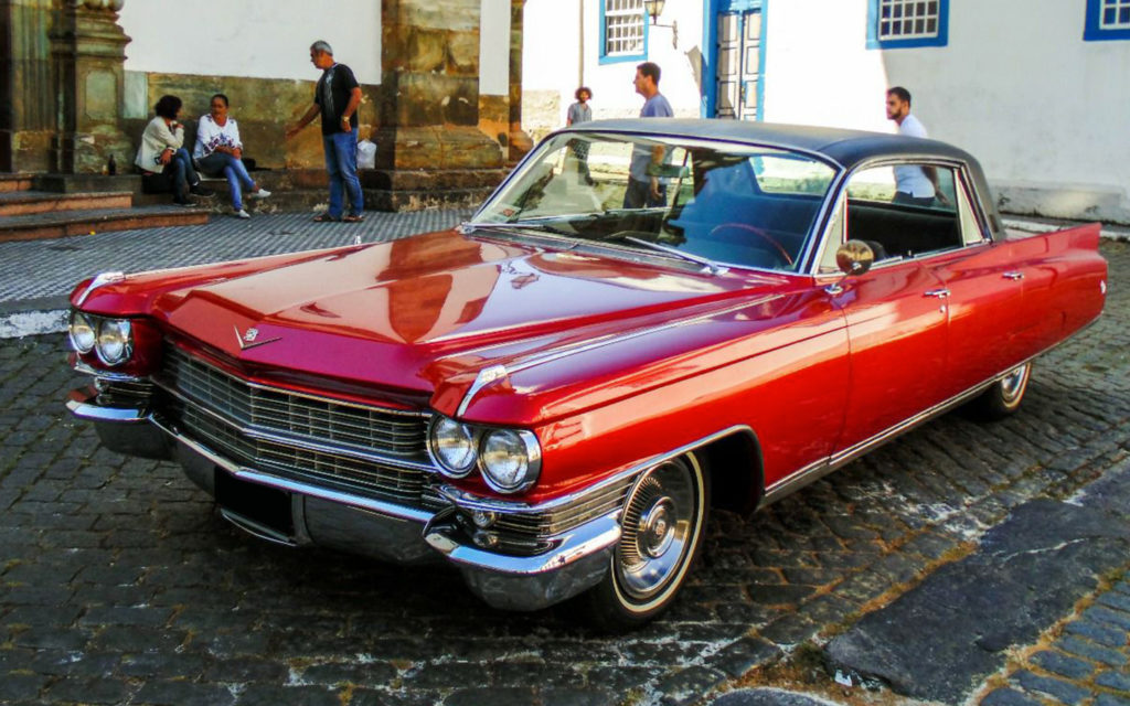 Cadillac Fleetwood 1963 vermelho.